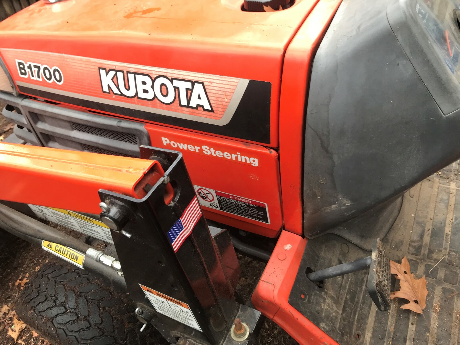 Kubota b1700 Compact Tractor with AIL 1547 Front End Loader