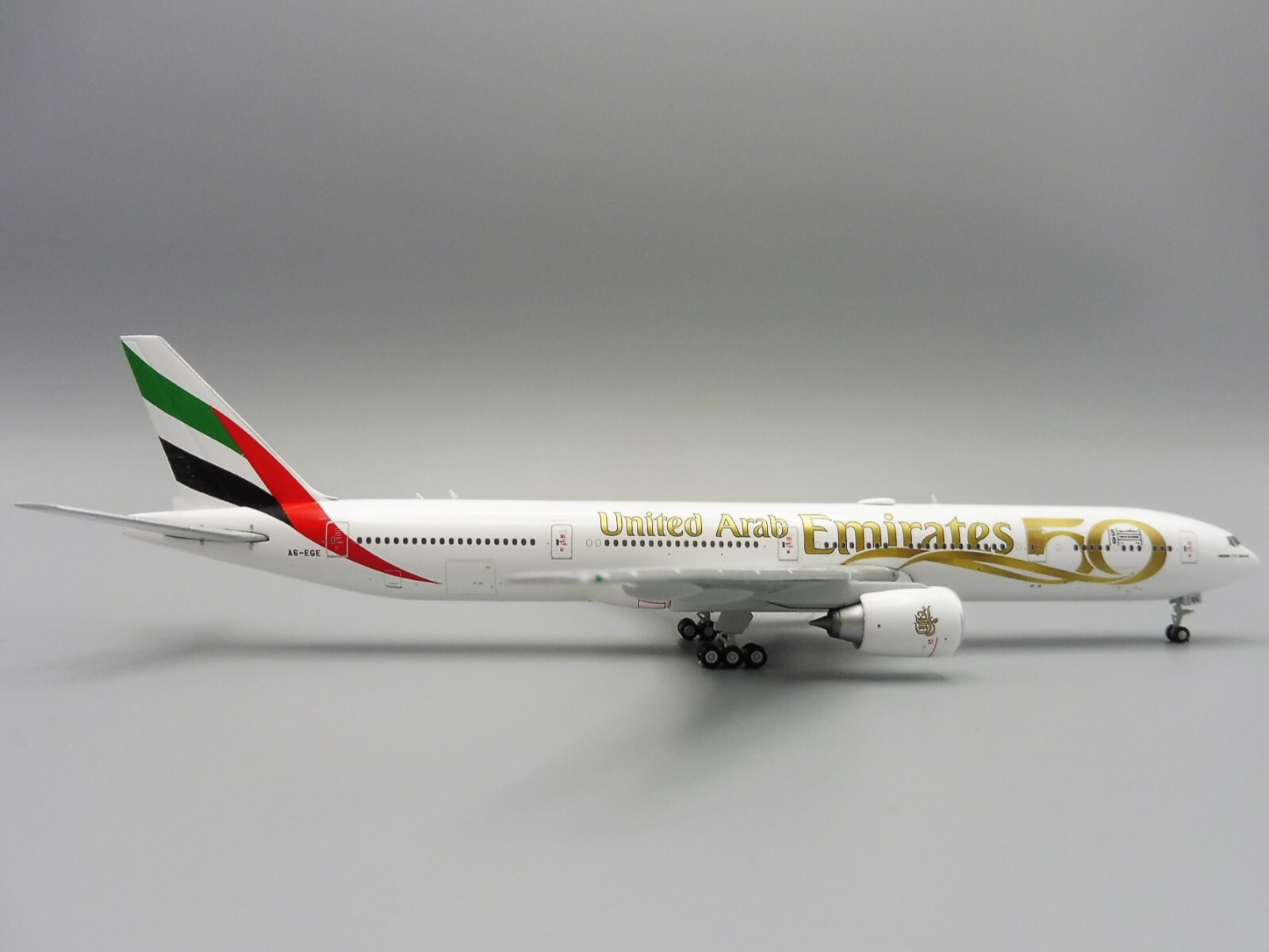 [Gemini Jets] 1/200 エミレーツ航空 B777-300ER Emirates B777-300ER by Gemini200 / Unboxing & Review / A6