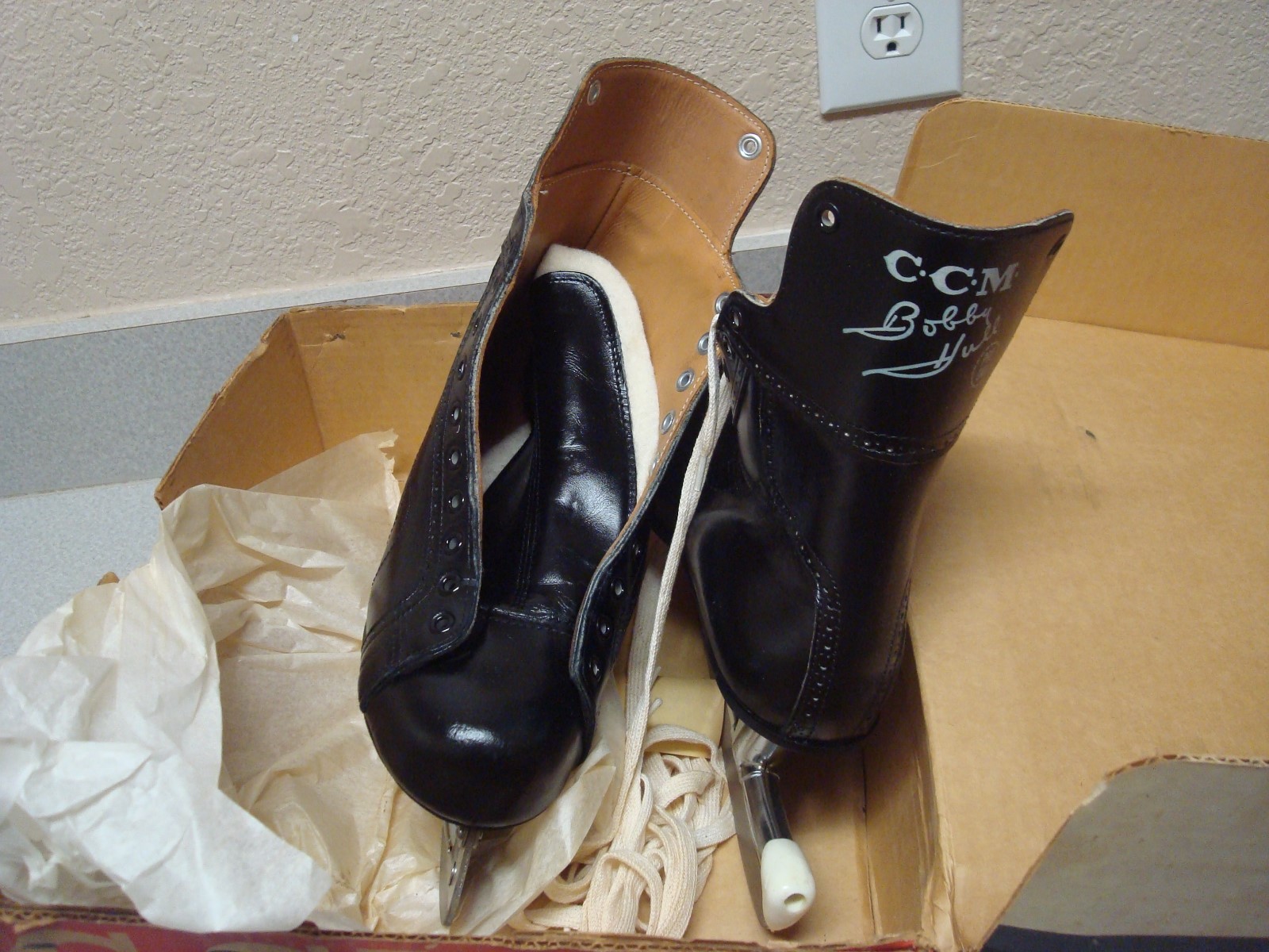 CCM PRO  Mens Ice Hockey Skates  NHL  sz. 6 1/2 Made in Canada N.O.S. in box