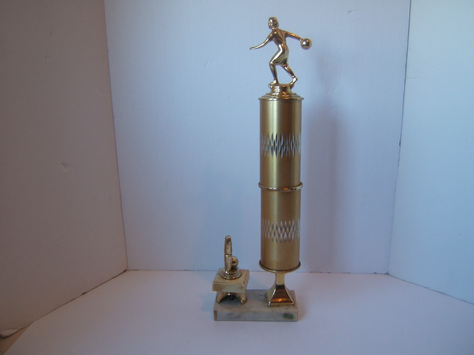 High Average 82-83 Gloria 96 Gold Female Bowler 17.5