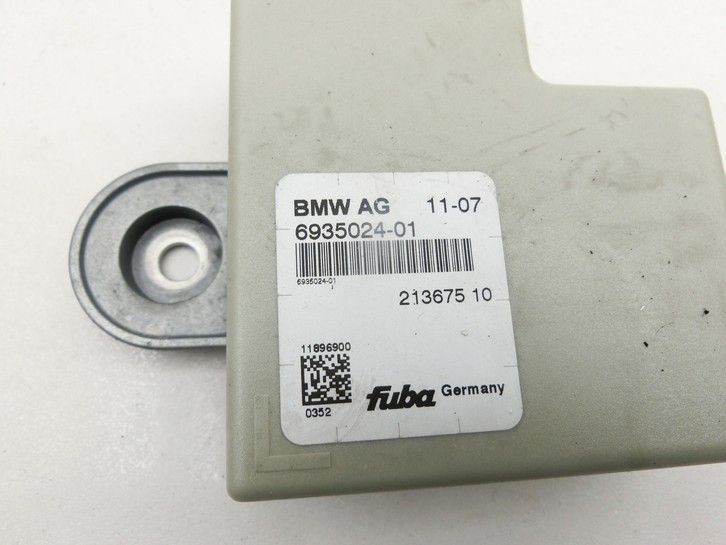 BMW E87 118d 07-11 LCI Antennenverstärker Weiche Antenne BMW E87 118d 07-11 LCI 21.11.2007 6935024 6935024-01 gebraucht Vorschau 2