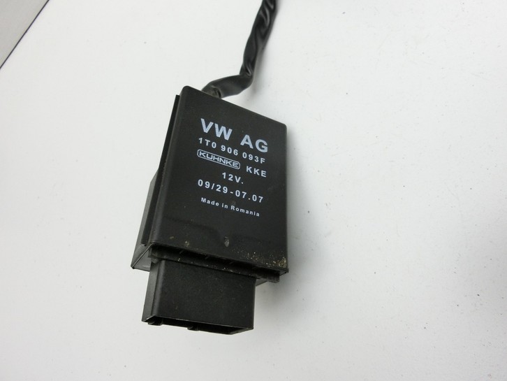 VW Touran 1T3 06-10 Steuergerät ECU Modul für Kraftstoffpumpe VW Touran 1T3 06-10 25.09.2009 1T0906093F gebraucht Bild 2