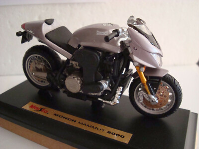Münch Mammut 2000 Geisyr (Argent Mat) 1:18 Maisto