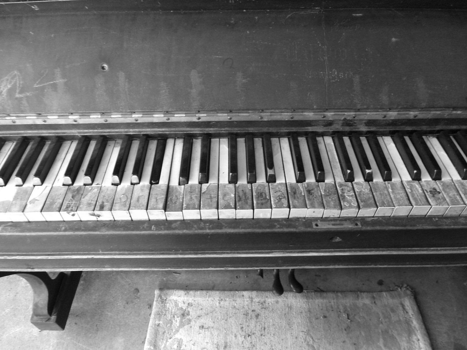 LUGWIG 1900-1901 PIANO UP RIGHT  PICK UP  only/ make offer/ must go