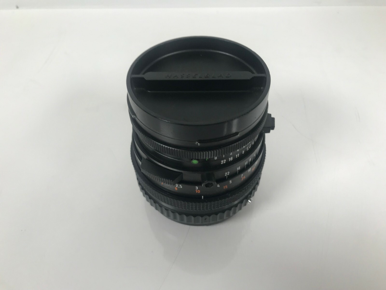 【美品】ハッセル Carl zeiss Planar T* 80mm 2.8 Hasselblad Carl Zeiss Planar T* 80mm f/2.8 Lens From JAPAN