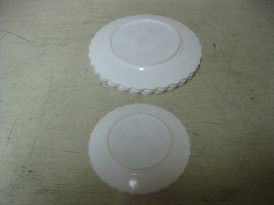 COLLECTIBLE  PLASTIC ROUND RED ROSE FLORAL CHILDREN'S KIDS TOY PLATES