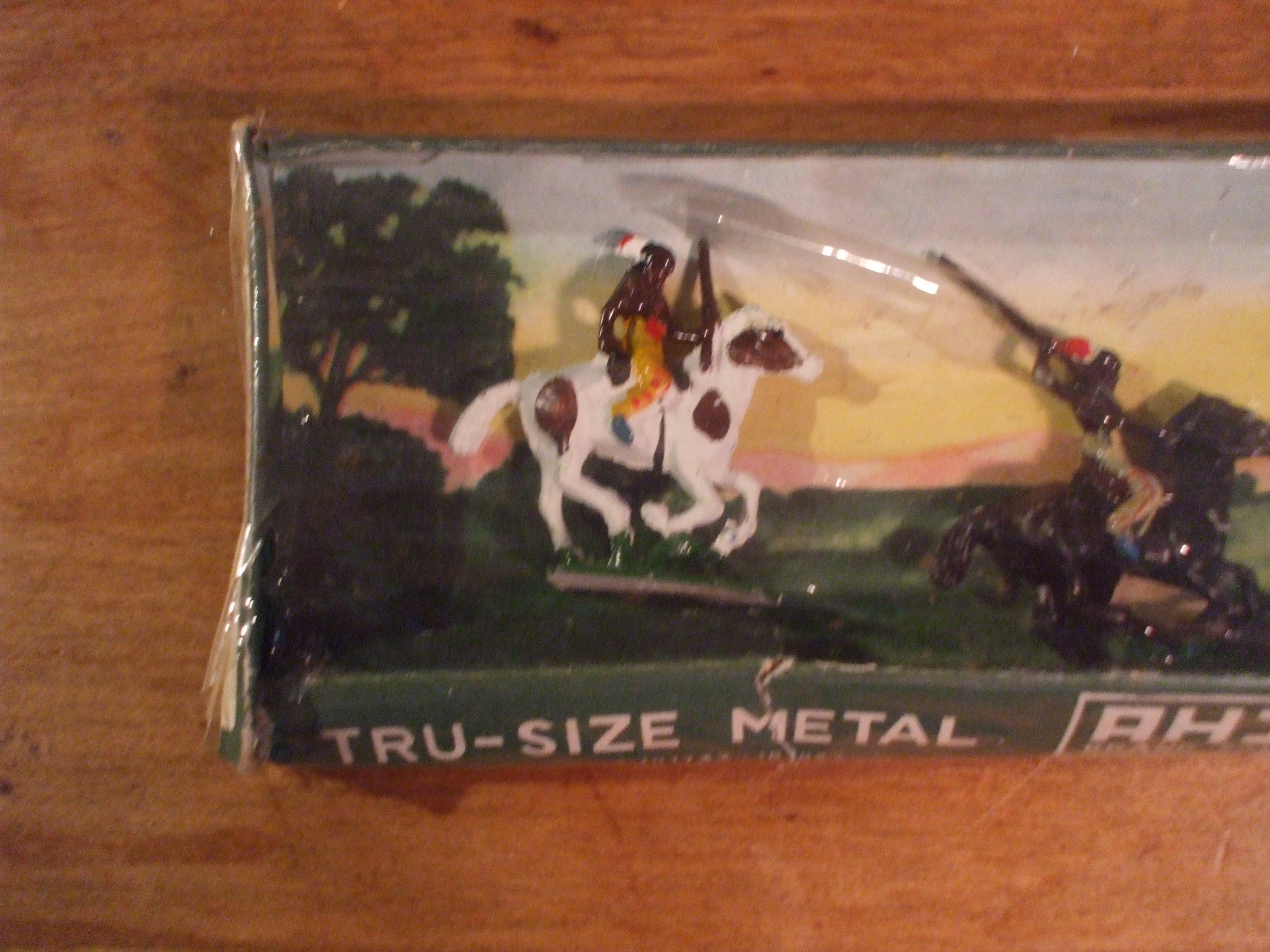 VINTAGE AHI TRU SIZE METAL MINIATURE INDIAN FIGURES W/ORIGINAL BOX 1950'S UNUSED