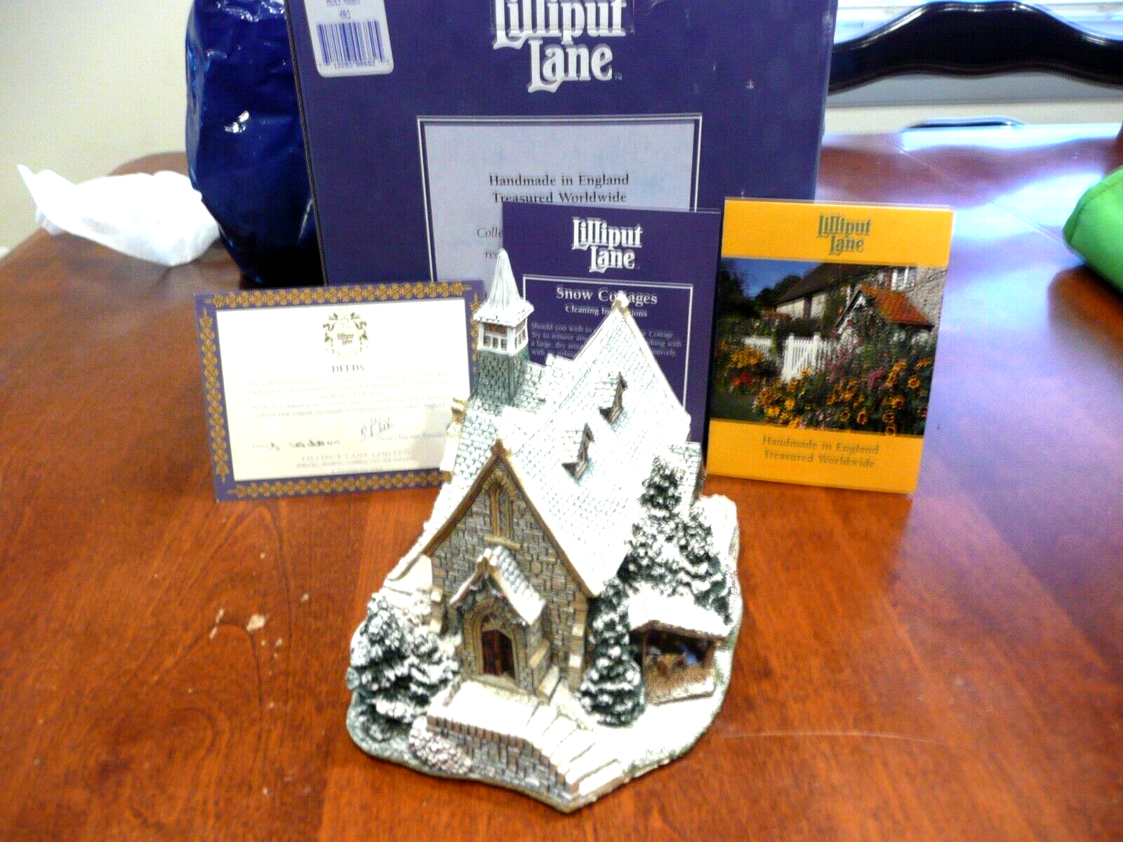 Lilliput Lane Holy Night #682 Christmas Winter Church Deed Box Ray
