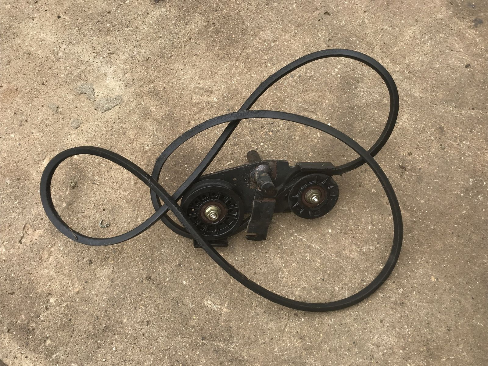 John Deere Pulley Pivot Arm w belt AM123420 AM128646