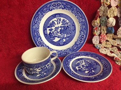Vintage 4 Pc Set Blue Willow Tea Cup Saucer Dessert & Dinner Plate Detailed