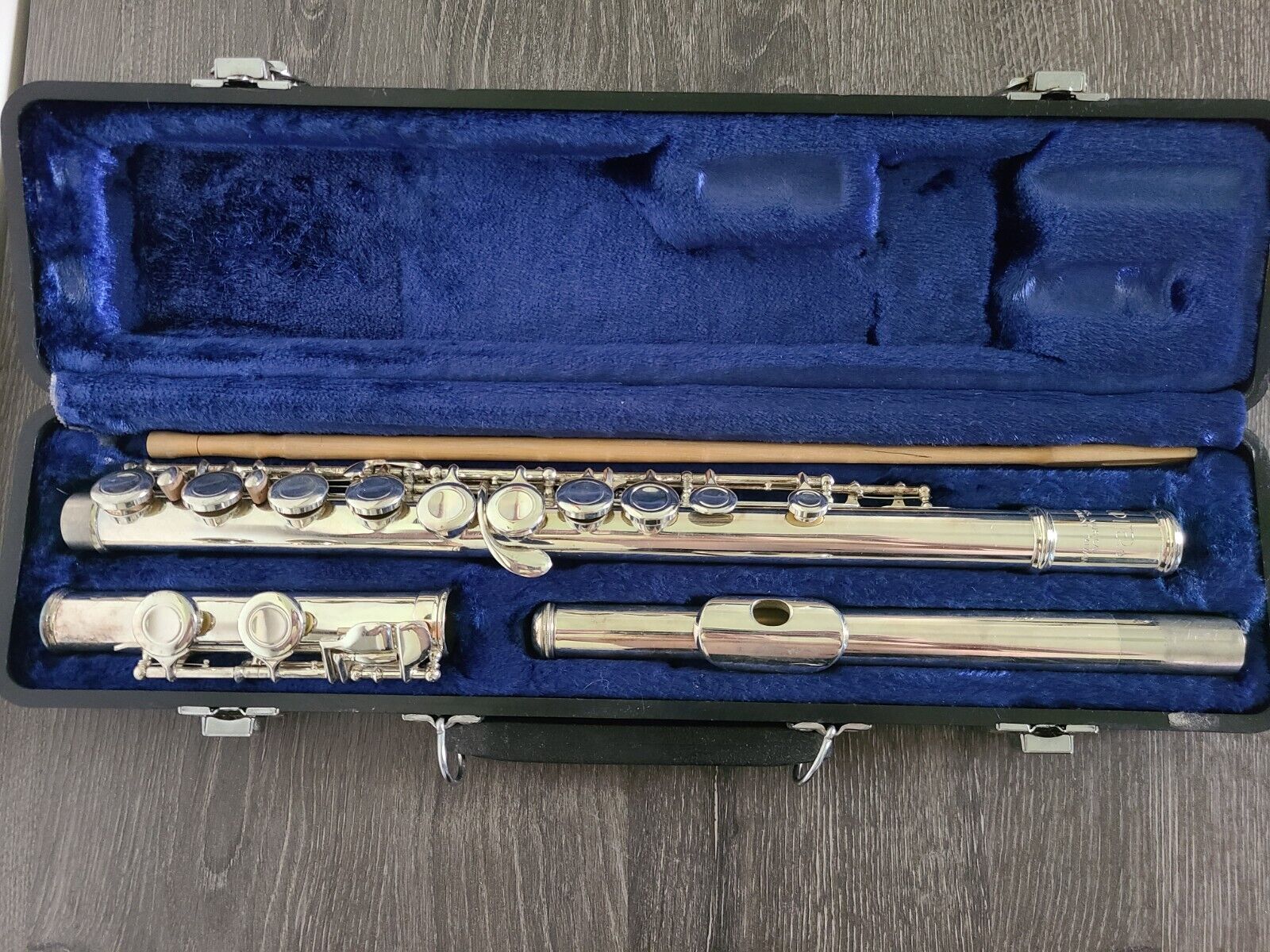 KHS Musical Instrument Jupiter Flute Model JFL-511 W/ Hard KHS Musical Instrument Jupiter Flute Model JFL-511 W/ Hard