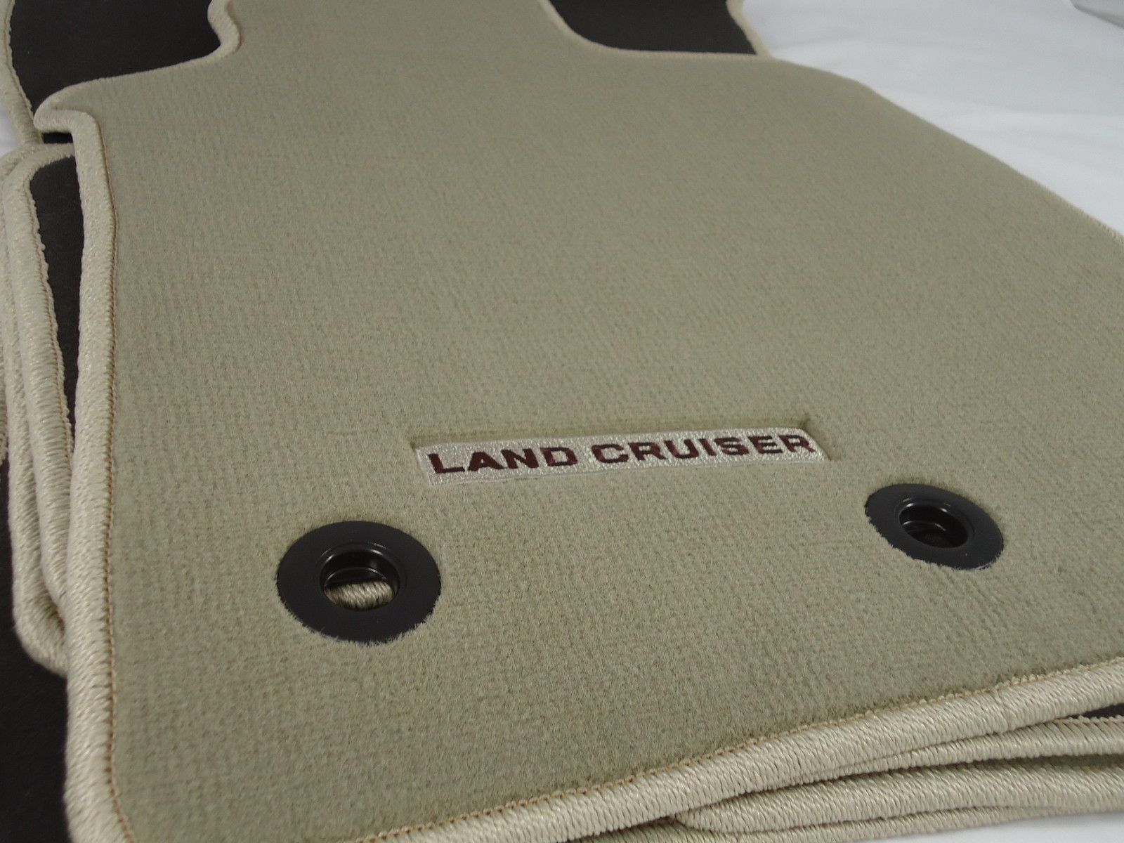 TOYOTA LANDCRUISER 200 SERIES CARPET FLOOR MATS OAK VX SAHARA JAN 12> ALT 1214 eBay