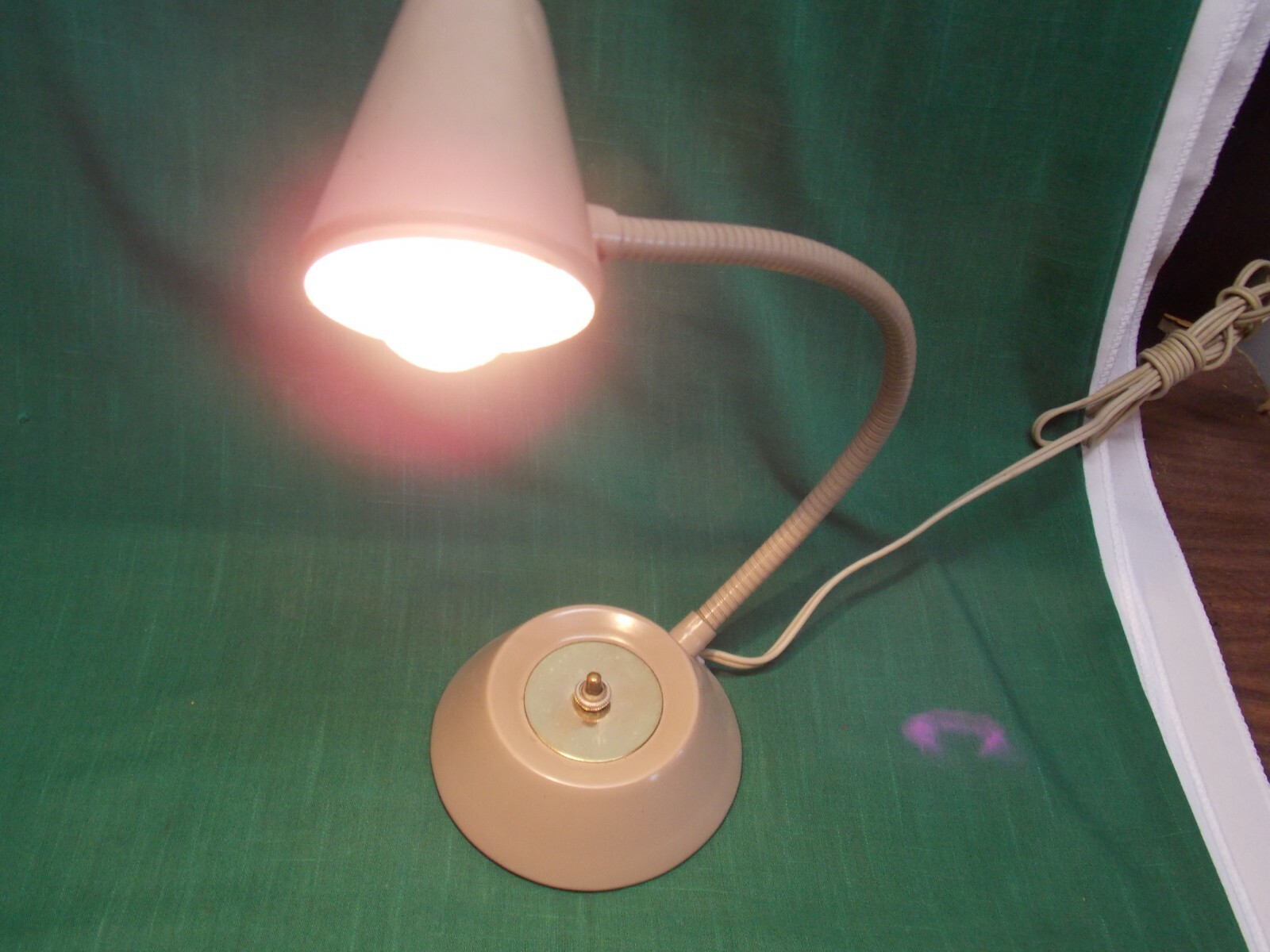 Vintage gooseneck desk electric lamp. Small bulb type. Mid century
