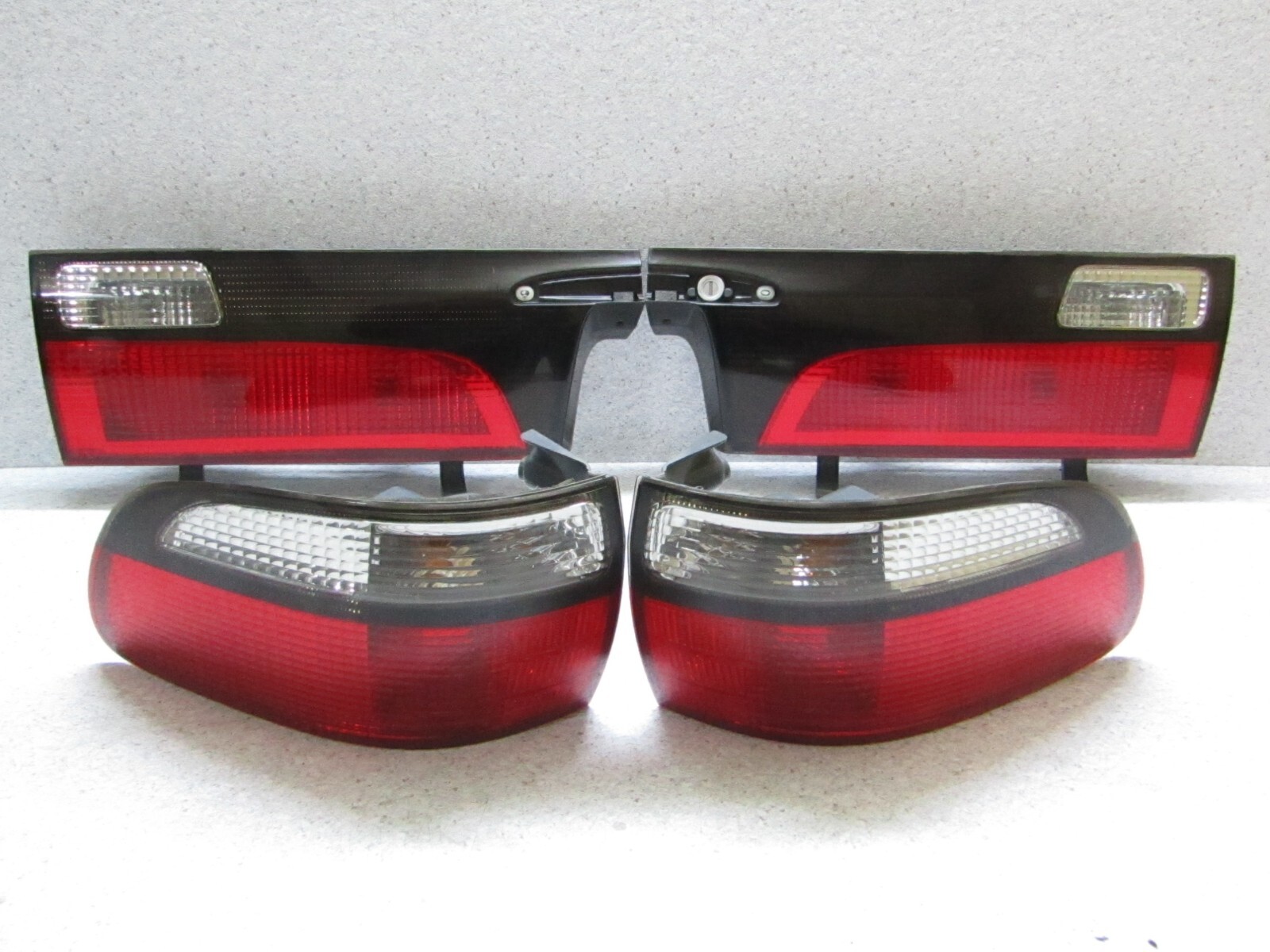 1995 1998 JDM TOYOTA ESTIMA TCR20 4PIECE TAIL LIGHT SET RARE