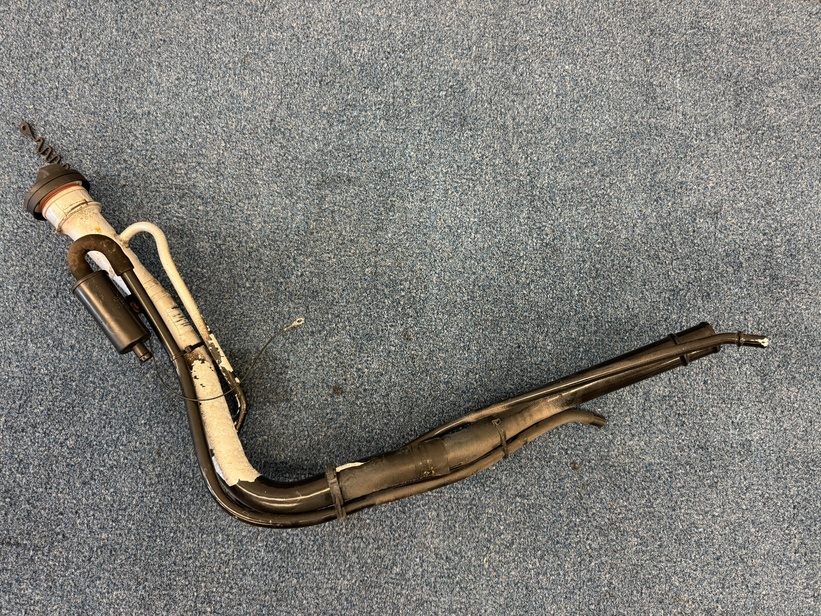 2004-2006 Volvo XC70 Fuel Filler Neck | 8621986 | Genuine