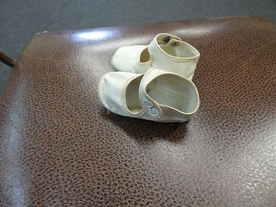 PAIR OF VINTAGE NEWBORN SHOES BY IDEAL **LEATHER** ESTATE SALE**