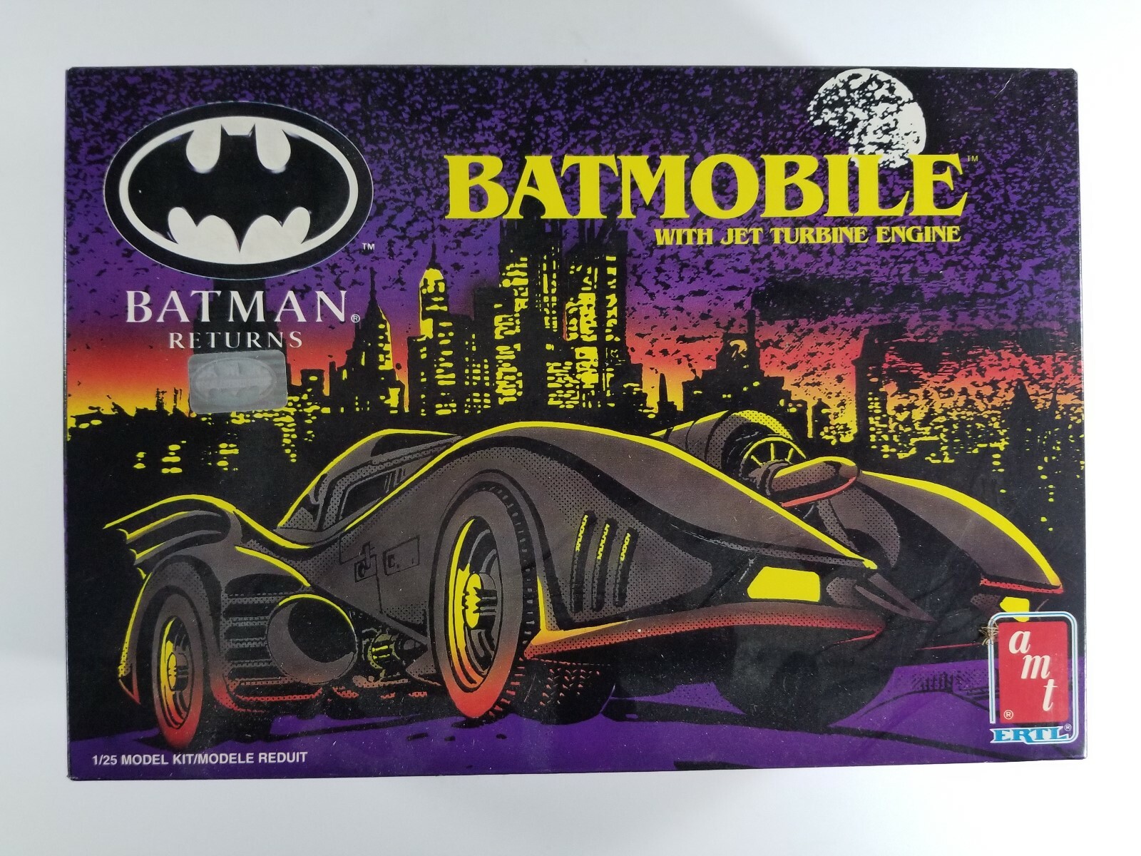 BATMAN BATMOBILE 1/25 スケール Amazon.com: BATMAN BATMOBILE, 1/25 Model Kit, ERTL, 1989
