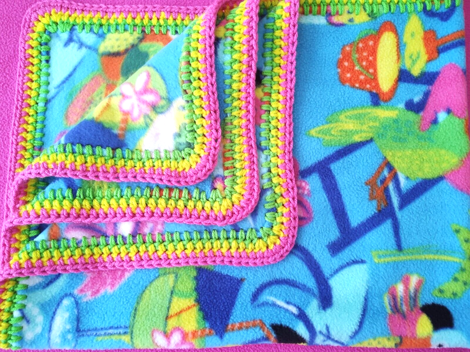 W/crochet Edge   Flamingos And Toucan  30 X 37