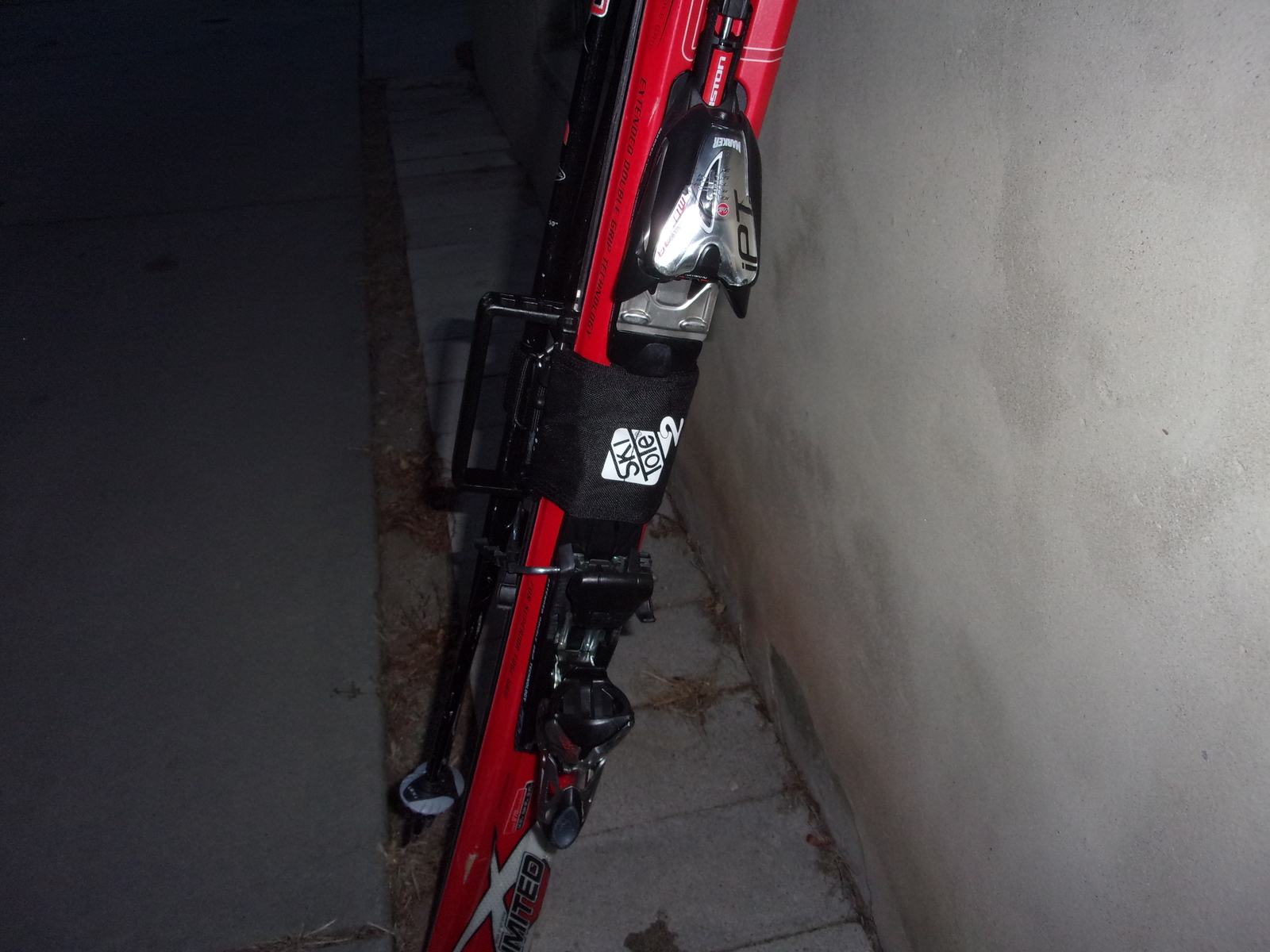 New Ski tote / SKI TOTE 2 Compact Pocket Sized Ski LOCK and Carrier