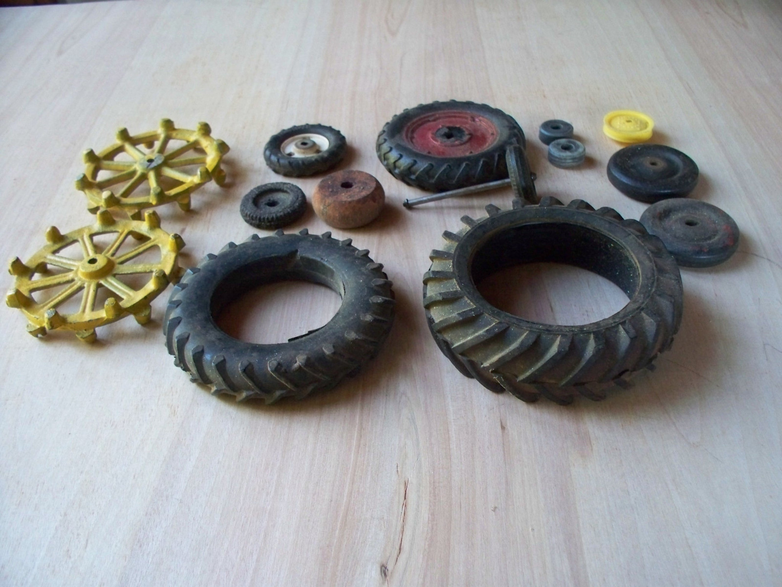 Toy Farm Tractor & Wagon Wheels! Vintage Spares! Nice!!