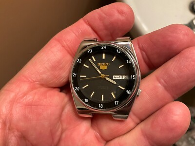 VINTAGE SEIKO 5 MODEL 7009-3161 ARABIC DAY WINDOW 36MM CASE DIAMETER