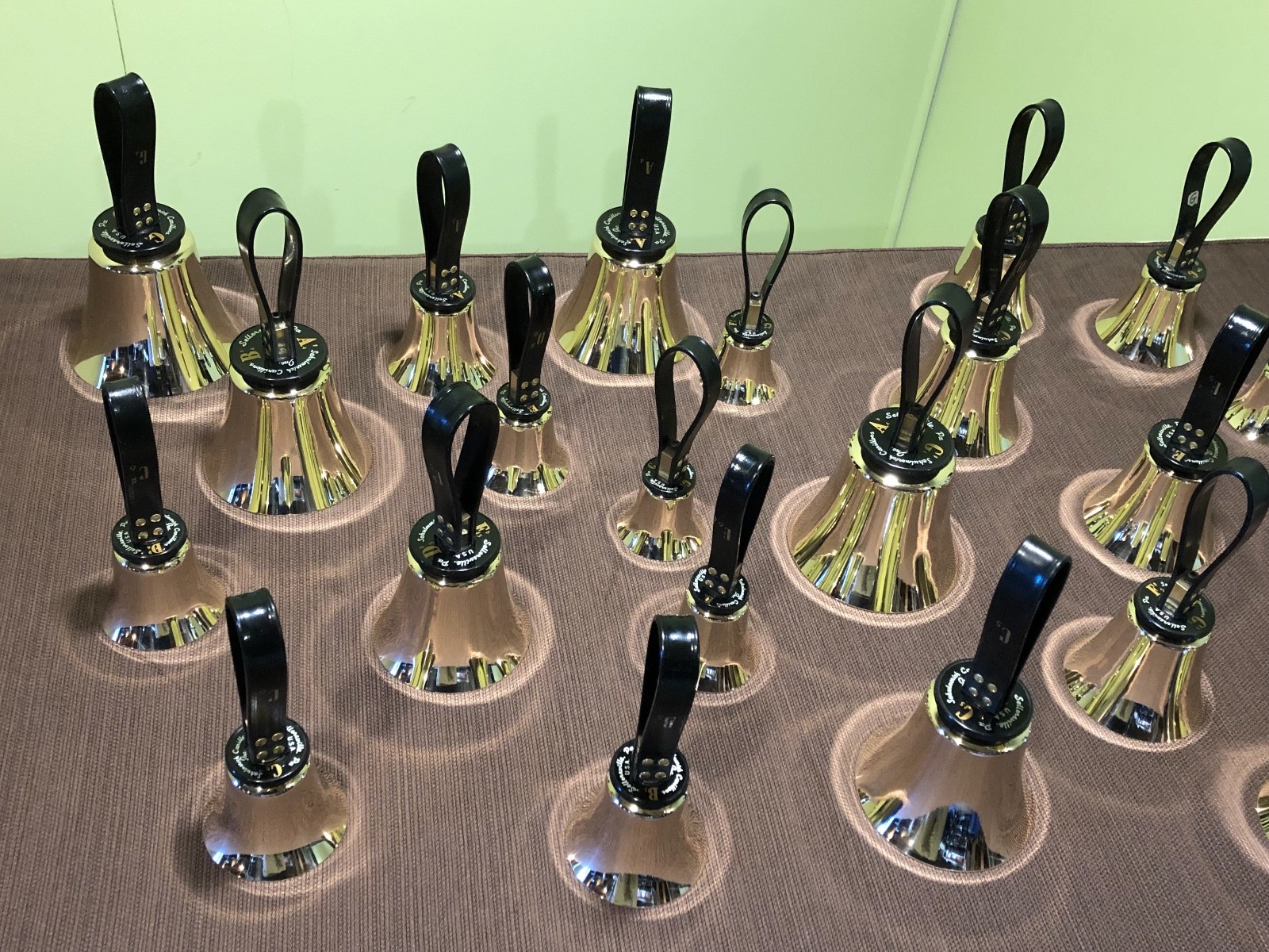 Nice Schulmerich Handbells G4-G6 2 octaves 25 bells