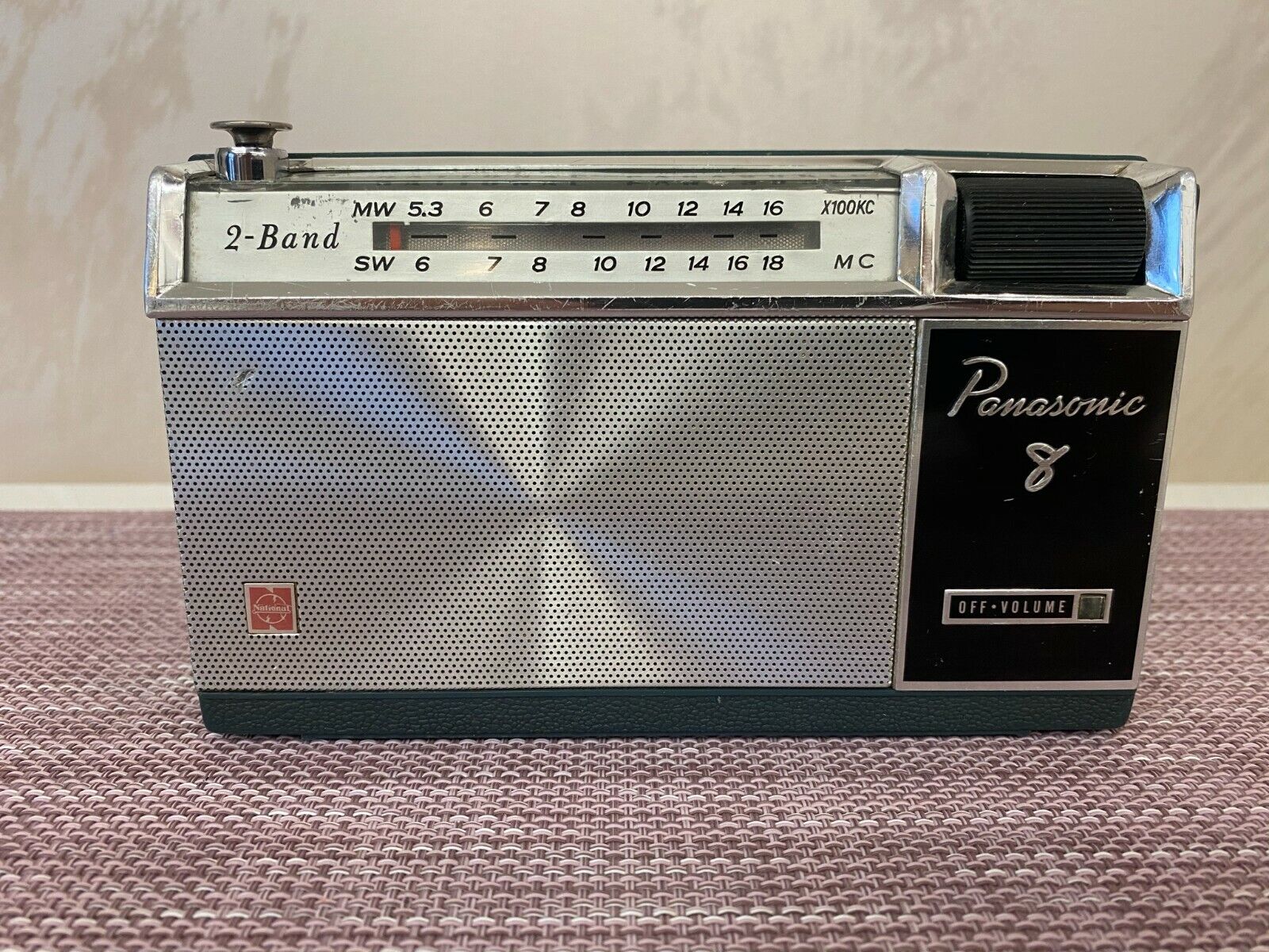 Vintage National Panasonic R-807J 2 Band 8 Transistor Radio Vintage National Panasonic R-807J 2 Band 8 Transistor Radio
