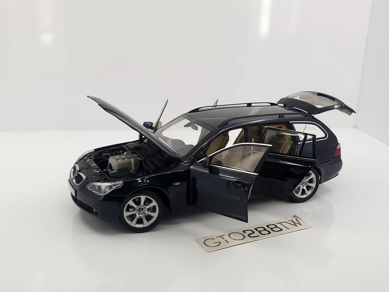 BMW 545i touring E61 silver ミニカー 京商 1/18 BMW 545i touring E61 silver ミニカー 京商 1/18 BMW 545i