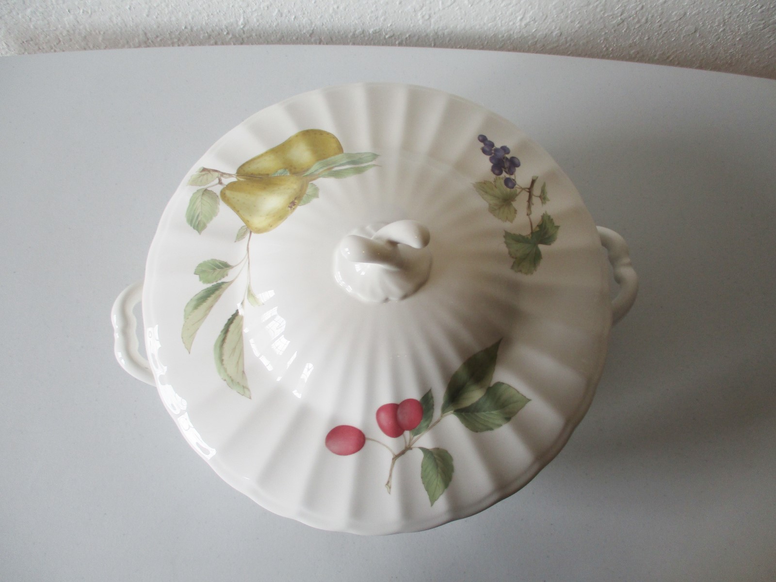 Mikasa Maxima Belle Terre 2.5 Qt. Round Covered Casserole 9