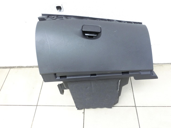 Renault Megane III BZ0 GT 10-12 Handschuhfach Renault Megane III BZ0 GT 10-12 27.08.2010 gebraucht Vorschau 2