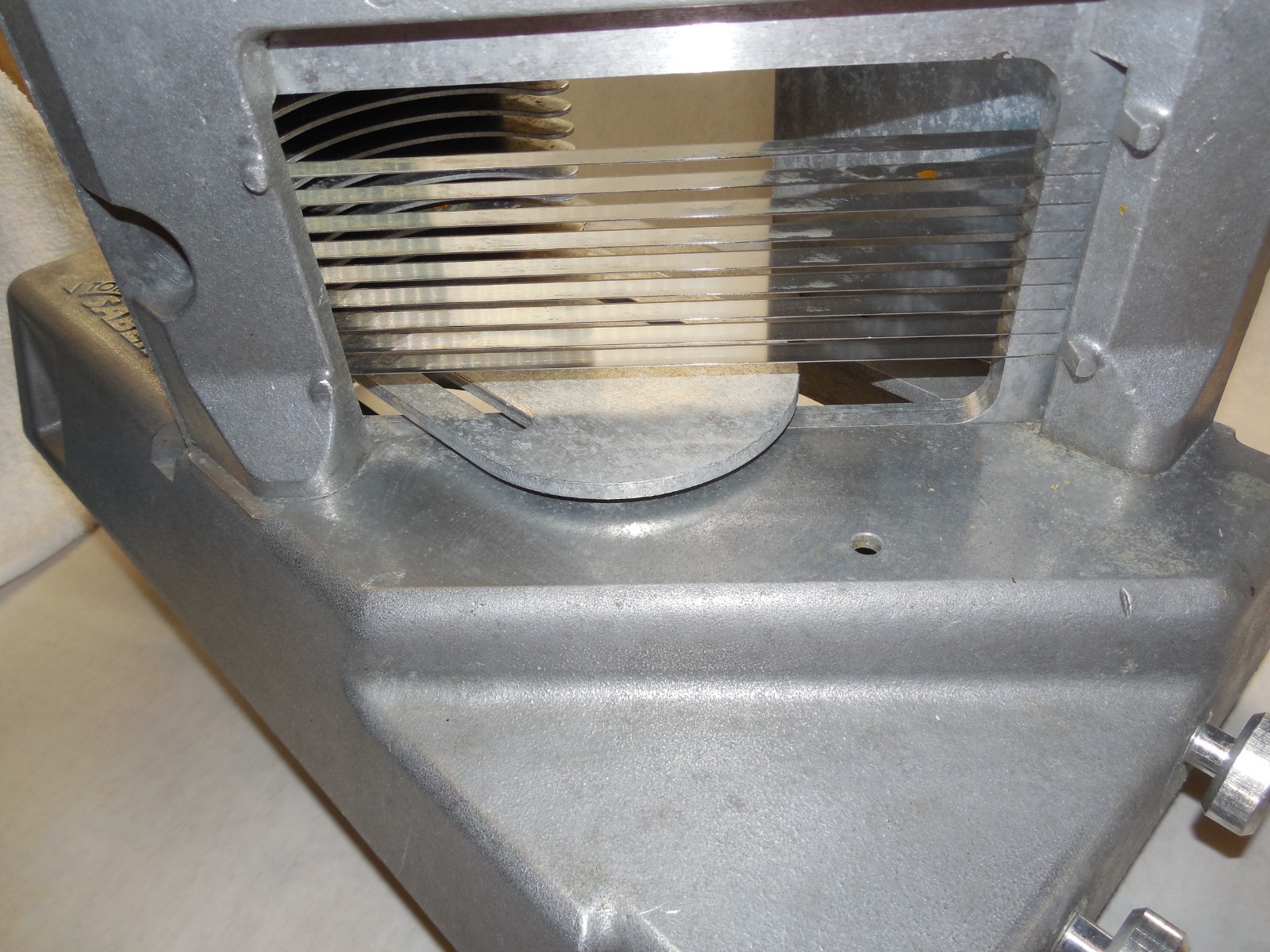 Prince Castle Tomato Saber Commercial Tomato Slicer Model 943 Industrial Kitchen