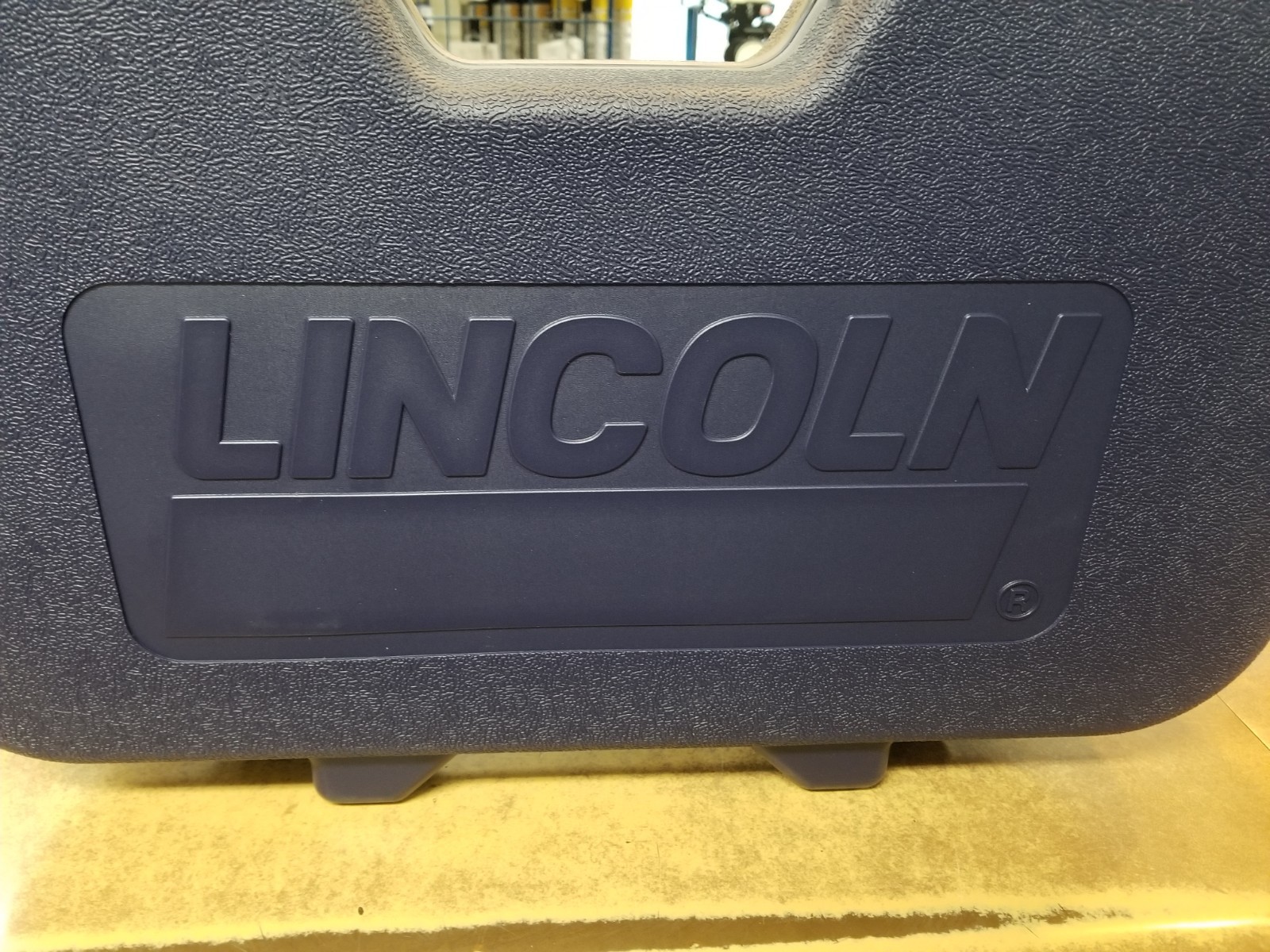 LINCOLN 20V LITHIUM ION POWER LUBER WITH LCD