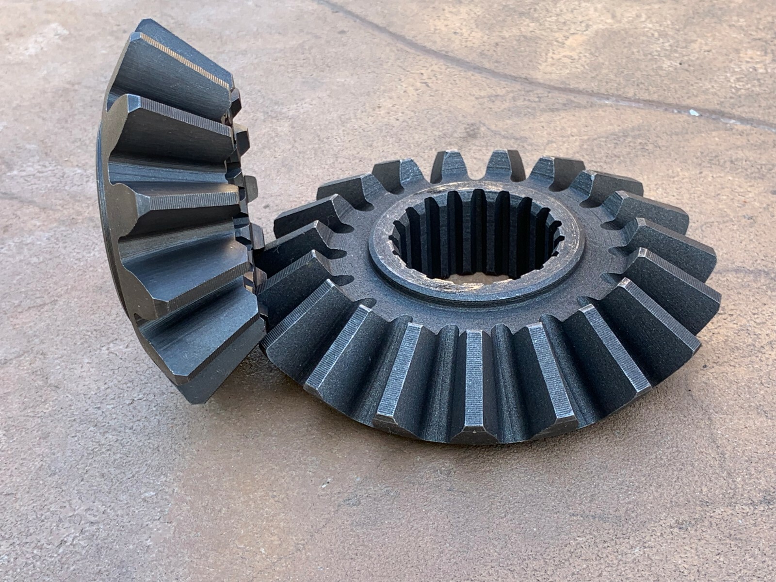 One set Input and output Gears 030038 / 030039 for RC81