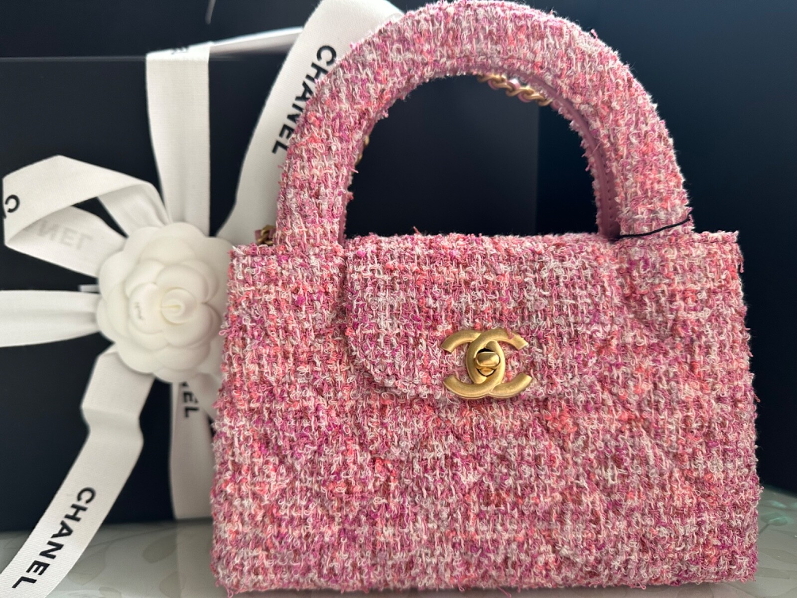 魅力的で上品♪【CHANEL】ケリーナノハンドバッグ 24P New Chanel 24P KELLY Nano Barbie Pink Tweed Top Handle