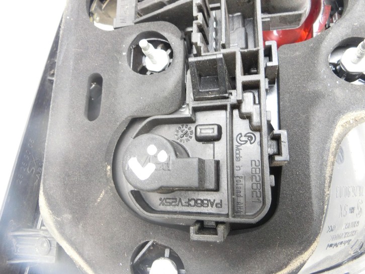 VW Touareg 7L 06-10 Rückleuchte Rücklicht Heckleuchte für Heckklappe Links orig dunkel VW Touareg 7L 06-10... Vorschau 6