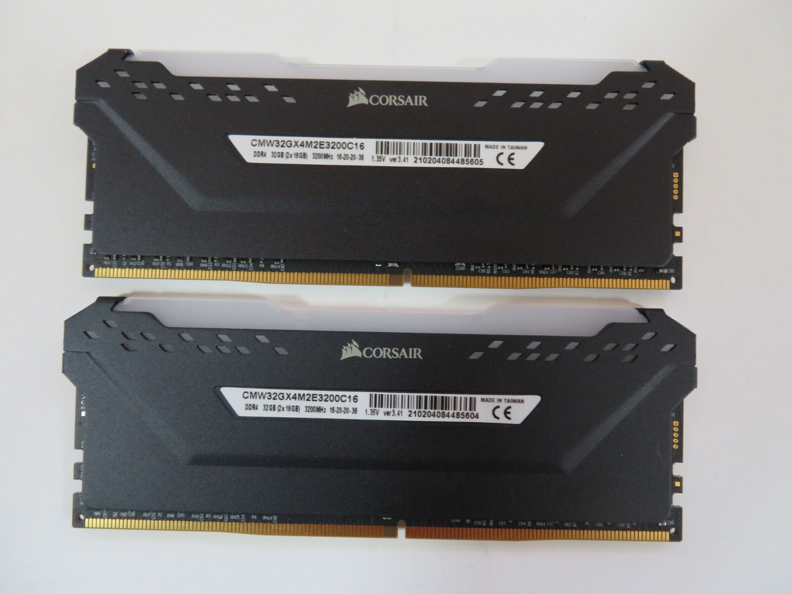 タヌキチ Corsair VengeanceDDR4 32G(2x16G) VENGEANCE® Series 32GB (2 x 16GB) DDR4 SODIMM 2400MHz CL16