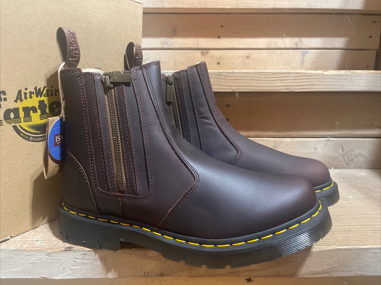 NIB Dr. Martens 2976 WOMEN'S DM'S WINTERGRIP ZIP CHELSEA NIB Dr. Martens 2976 WOMEN'S DM'S WINTERGRIP ZIP CHELSEA
