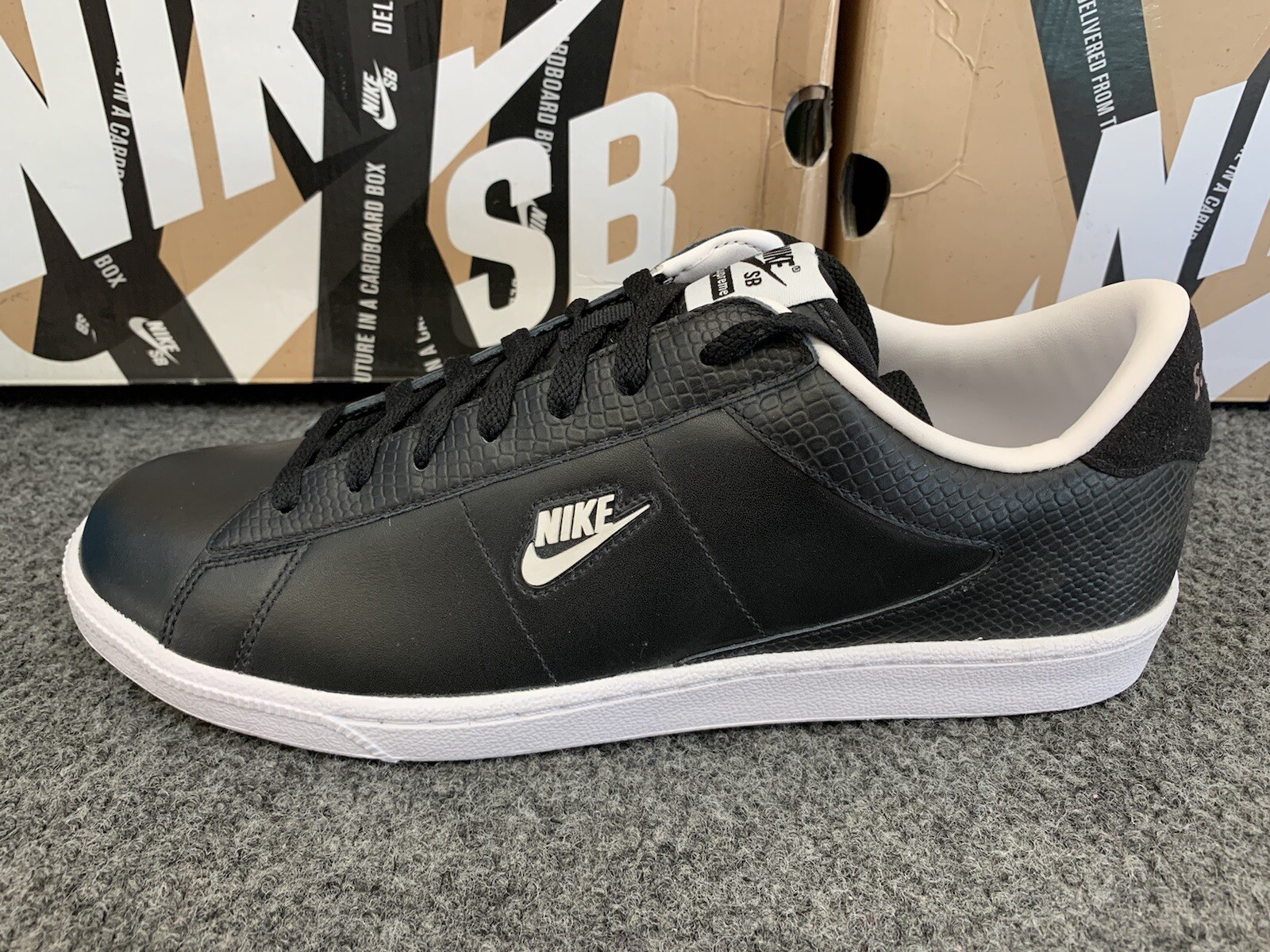 SUPREME x NIKE SB TENNIS CLASSIC BLACK 