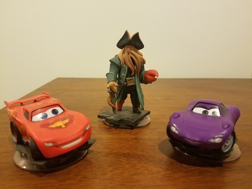 Disney infinity Accesories Bundle, figures, official game guide, 3 worlds