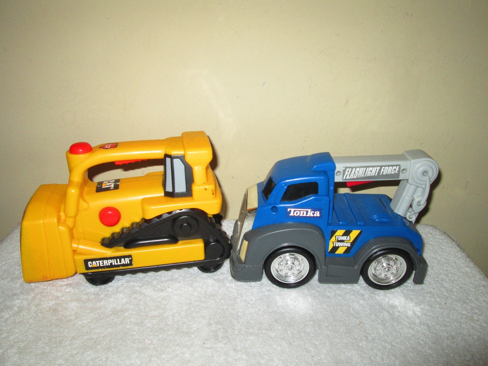 3 FLASHLIGHT TOY LOT JOHN DEERE CATERPILLAR TONKA