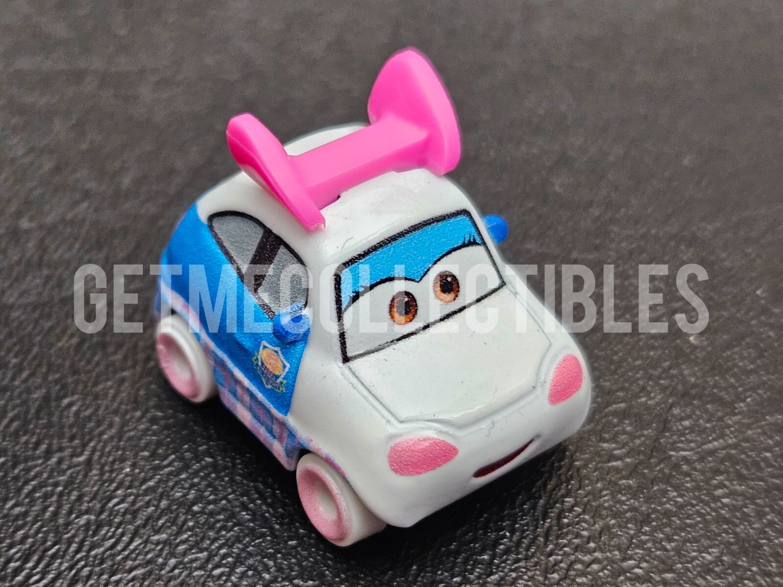 マテル　カーズ　SUKI Amazon.com: Disney Cars Toys Suki, Miniature, Collectible