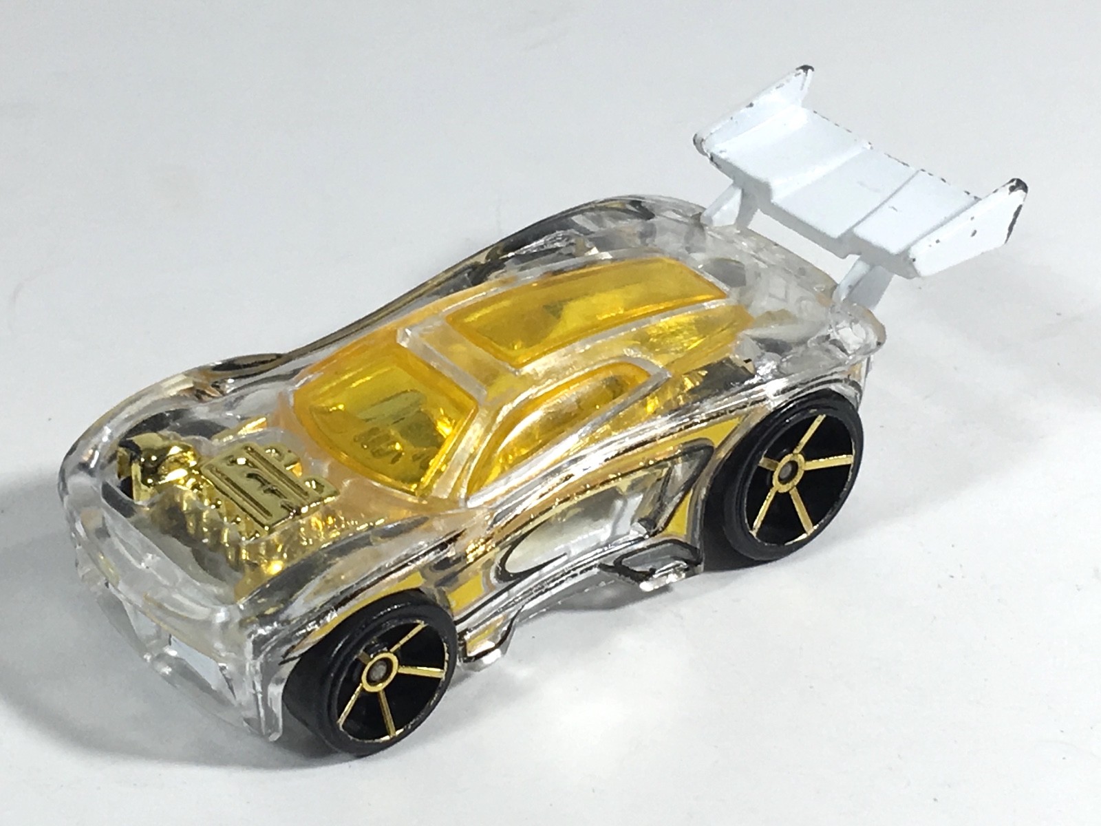 Hot Wheels Paradigm Shift ミニカー Amazon.com: HOT WHEELS 2010 RACE WORLD 03 OF 04 TRANSLUCENT