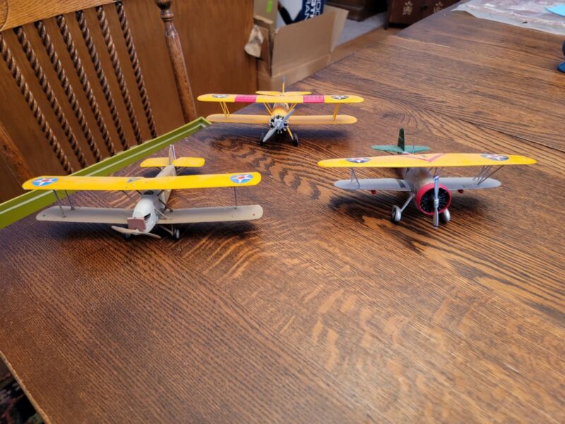 Lot of 3 Vintage plastic  Model Airplanes (US NAVY) Yellow #4  201 &7F1 Bi-Plane