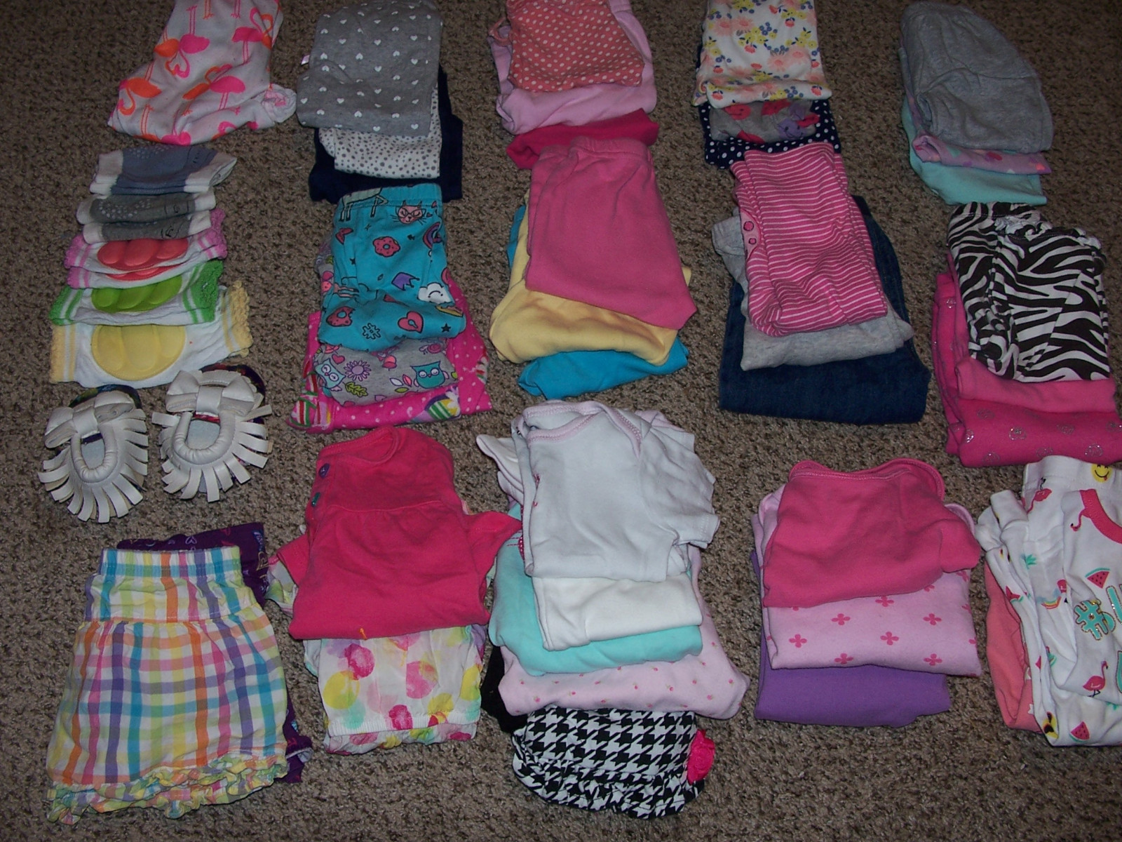 48 girls clothing sizes 9,-12 months lot