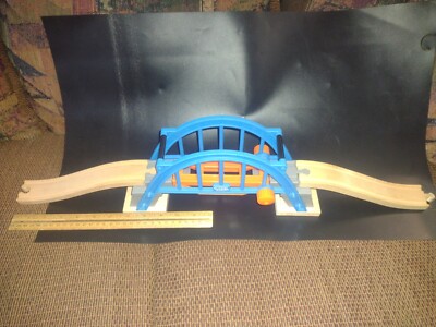 BRIO Wooden Railway Smart Tech Lifting Train Bridge Plus Two Ramps in EUC