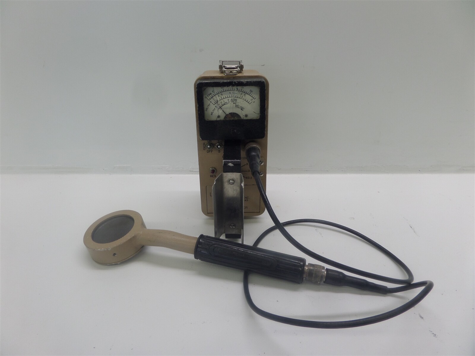 Ludlum Model 3 Survey Meter 05K w/ Pancake Probe 449 Shattered