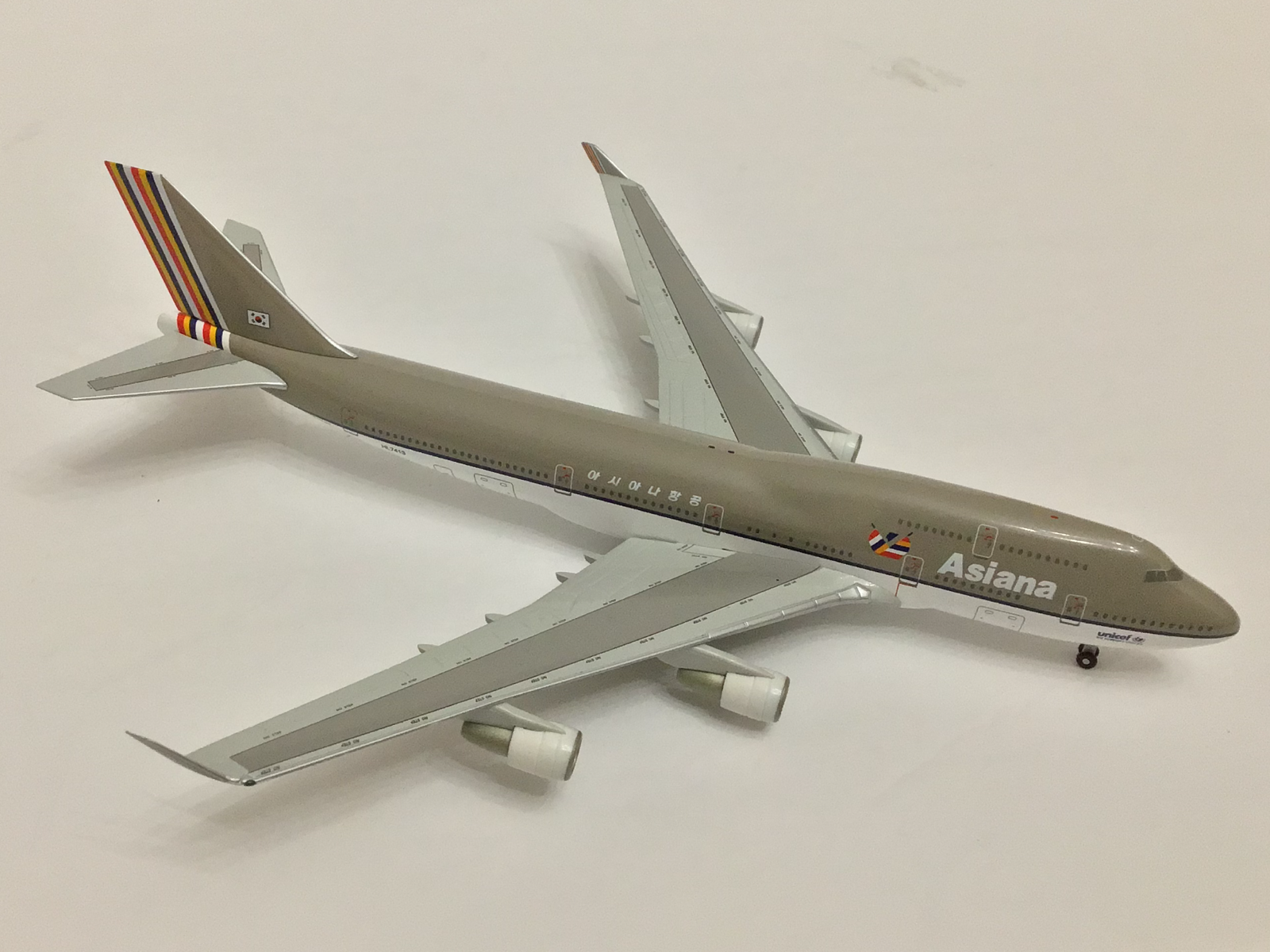 【herpa】UNITED Boeing 777 (1:400) ※ジャンク 1:400 Phoenix 777-200 United Airlines N777UA Battleship Grey