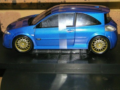 RENAULT MEGANE VAMPIRE 1:18 NOREV 185100