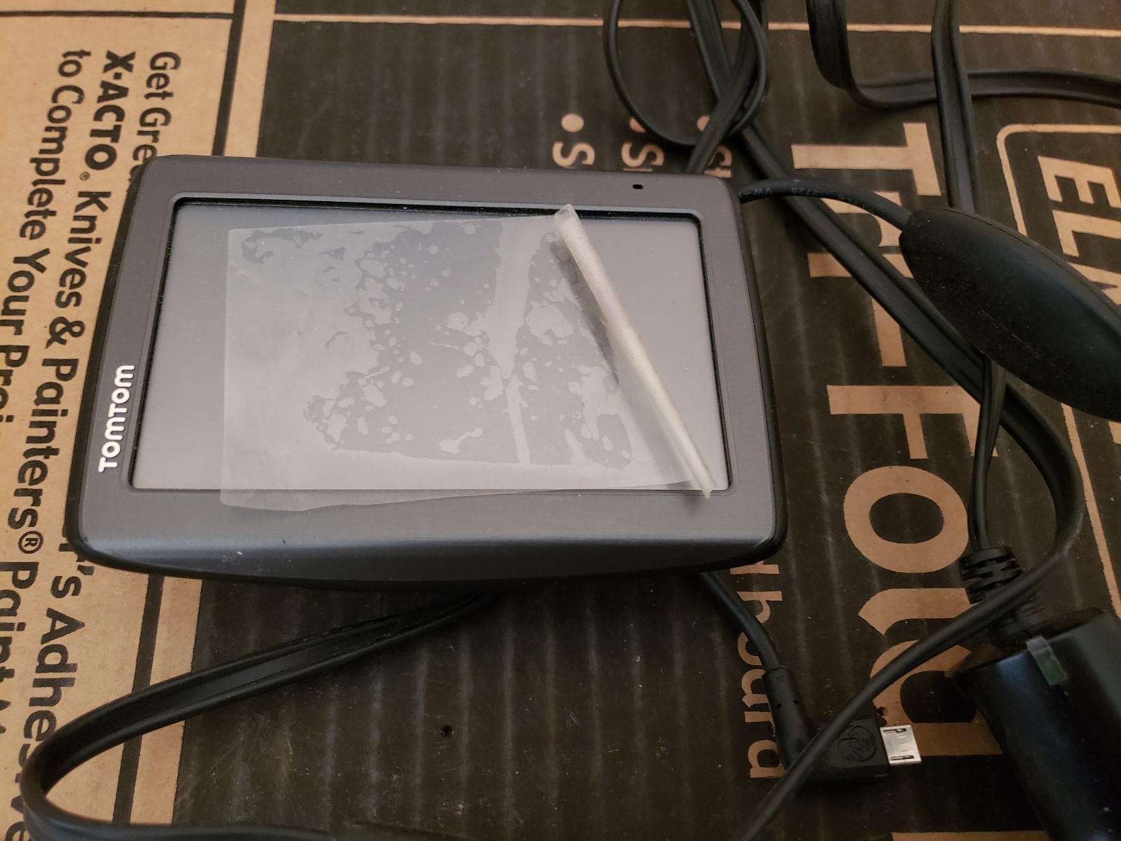 TomTom VIA 1435TM 4.3-Inch Bluetooth GPS Navigator w/ Lifetime Traffic&Maps