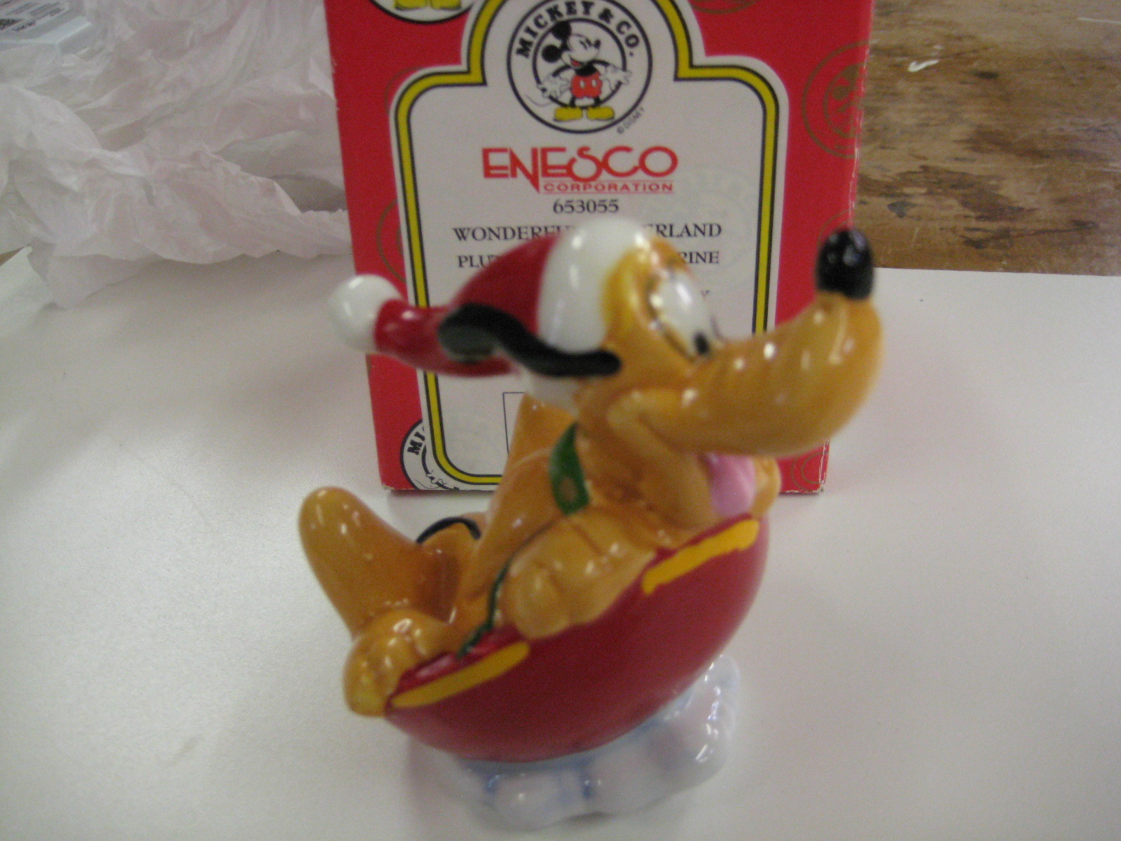 Enesco Disney Wonderful Winterland PLUTO on Saucer figurine 653055